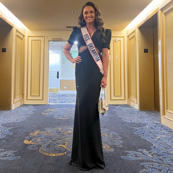 Black embellished MacDuggal gown - Picture 3 of 4